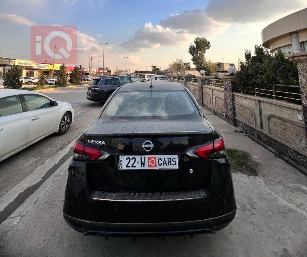 نيسان فيرسا